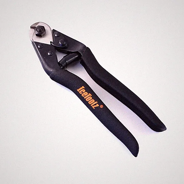 IceToolz 67B4 Bike Bicycle Cycling Cable Cutter Tool Thumb-lock closure - Black